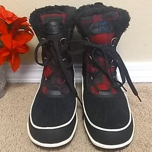 NWOT Size 12 Black /red plaid winter boots